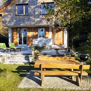 Zbilje Lake House Ferienhaus